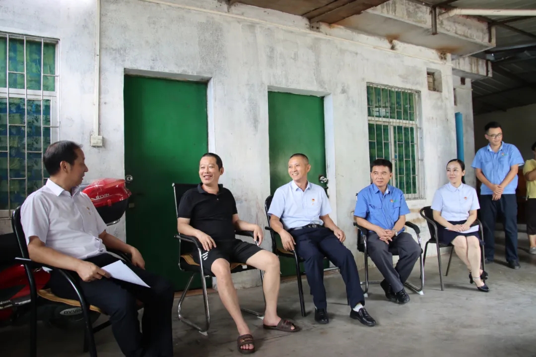 海南矿业党委开展“七一”走访慰问活动